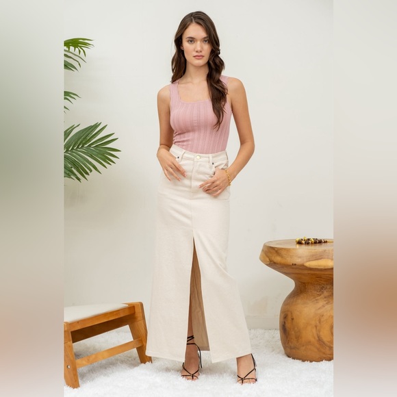 565. Scalopped Edge Knit Top in Pink - Picture 2 of 3